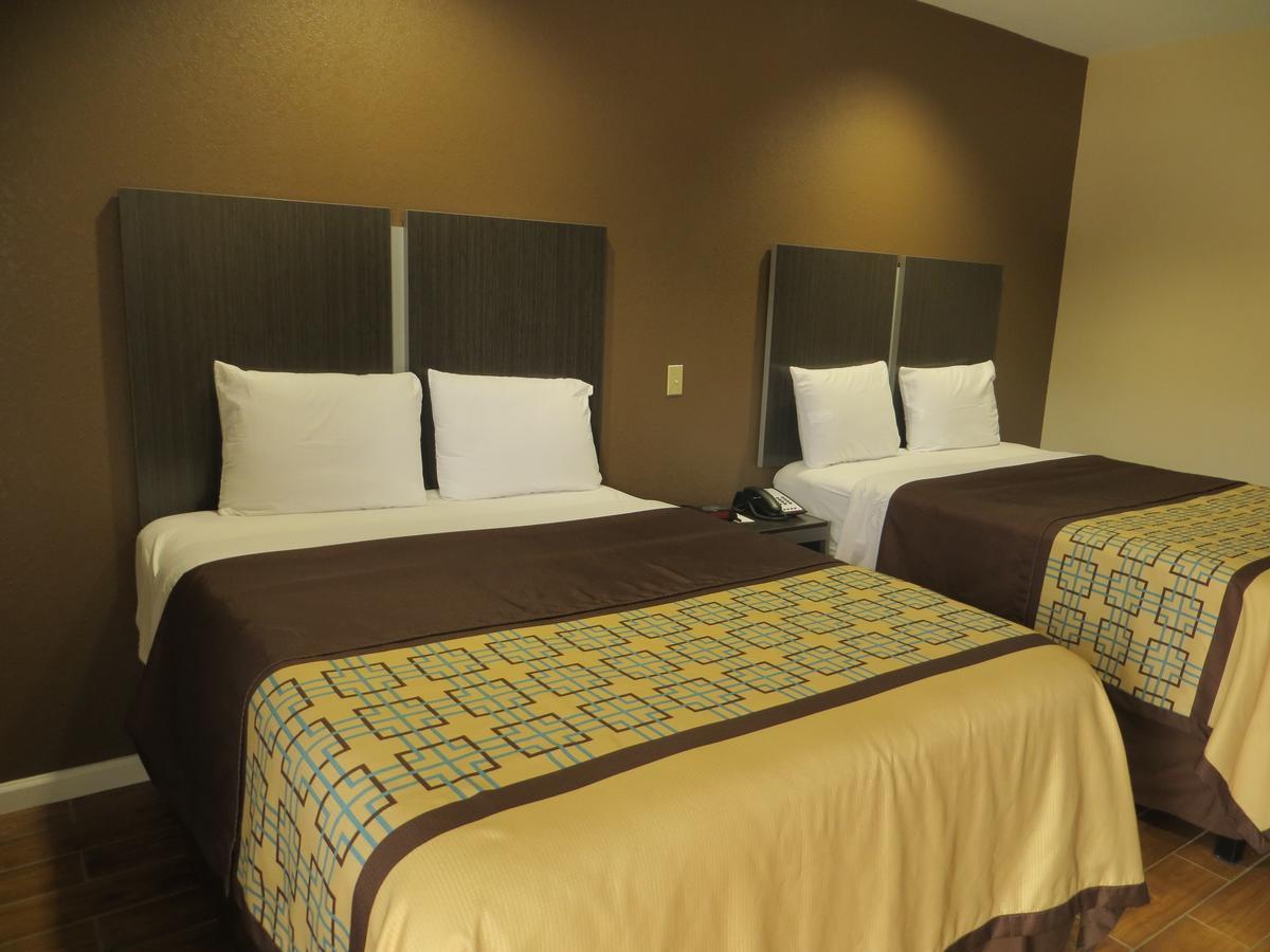 Scottish Inn & Suites Baytown Exterior photo
