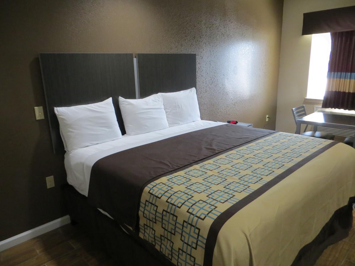 Scottish Inn & Suites Baytown Exterior photo